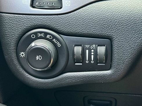 Used 2020 Jeep Cherokee Latitude Plus AWD/4WD image 30