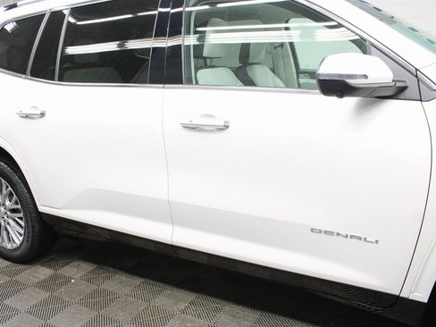 Used 2024 GMC Acadia Denali image 36