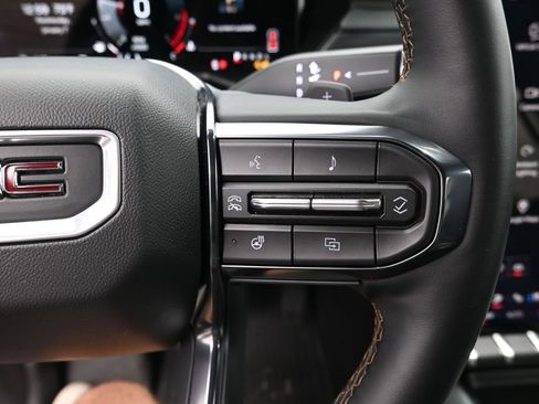 Used 2024 GMC Acadia AT4 w/ Luxury Package image 16