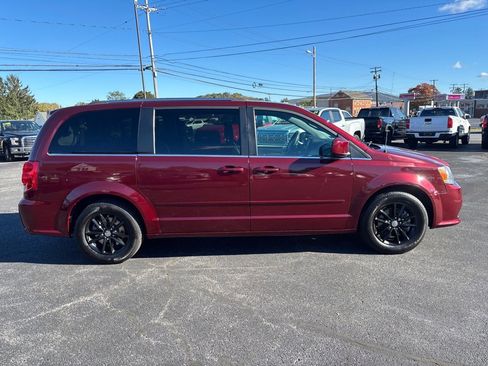 Used 2017 Dodge Grand Caravan SXT image 8