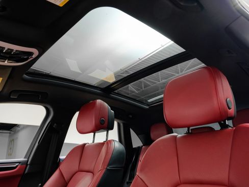 Used 2023 Porsche Macan AWD/4WD image 5
