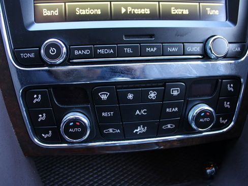 Used 2015 Bentley Flying Spur W12 image 32