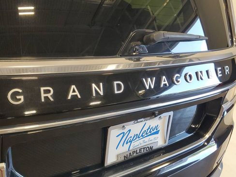 Used 2023 Jeep Grand Wagoneer Series II AWD/4WD image 8