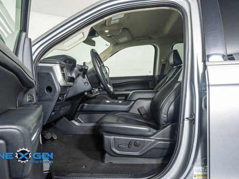 Used 2024 Ford Expedition XLT image 11