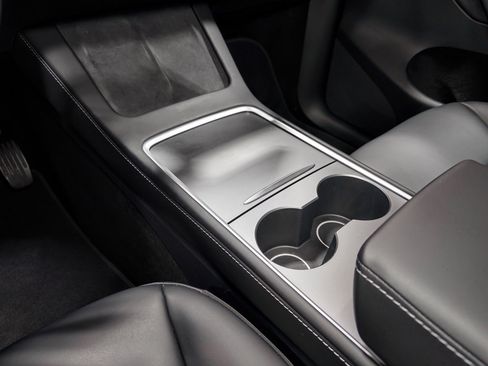 Used 2024 Tesla Model Y Long Range image 17