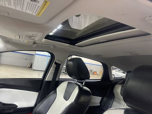 Used 2014 Ford Focus Titanium FWD image 15