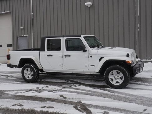 Used 2022 Jeep Gladiator Sport image 7