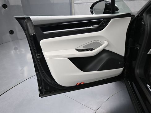 Certified 2025 Porsche Macan 4S Electric image 15