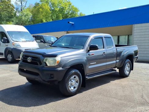 Used 2015 Toyota Tacoma PreRunner RWD image 11