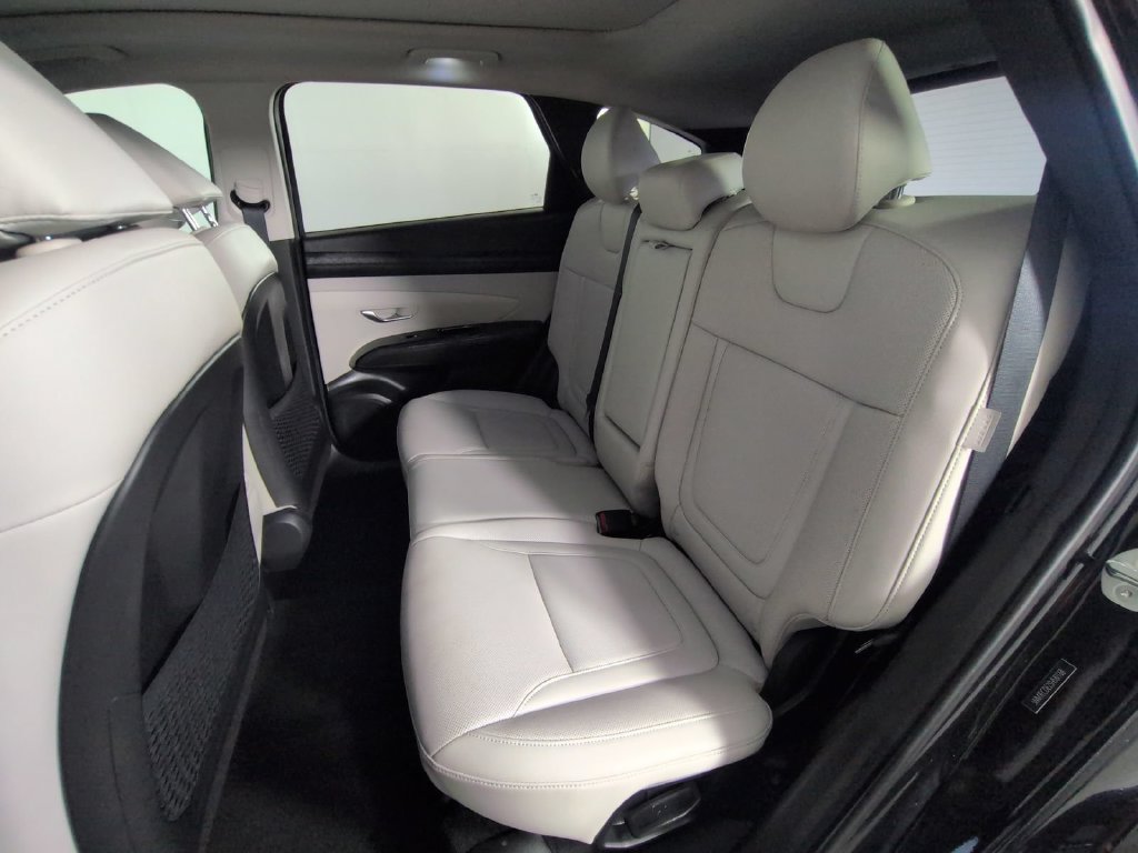 Used 2025 Hyundai Tucson Limited AWD/4WD image 19