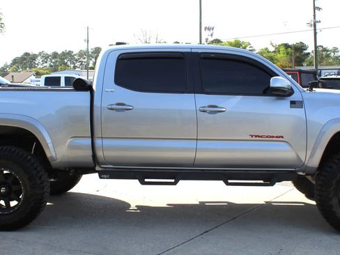 Used 2018 Toyota Tacoma SR5 image 6