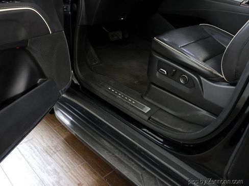 Used 2021 Cadillac Escalade ESV Premium Luxury w/ Driver Assist Tech Package AWD/4WD image 27