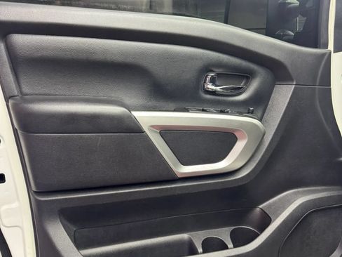 Used 2017 Nissan Titan SV RWD image 13