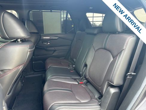 Used 2025 Honda Pilot Black Edition image 15