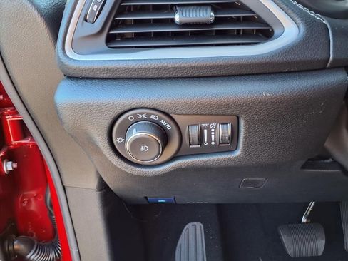 New 2026 Chrysler Pacifica Select image 12