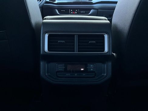 Used 2025 Volkswagen Atlas SE image 14