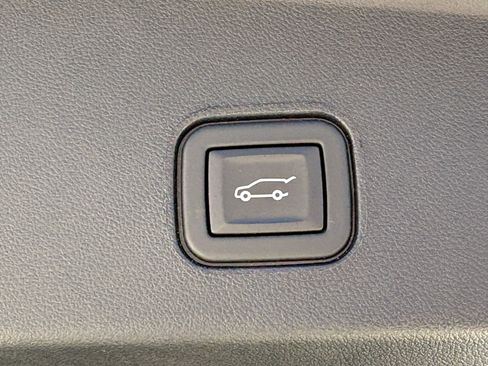 Used 2024 Cadillac Lyriq Luxury AWD/4WD image 10