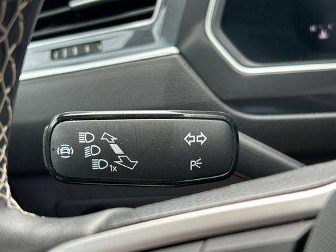 Used 2023 Volkswagen Tiguan SE FWD image 29