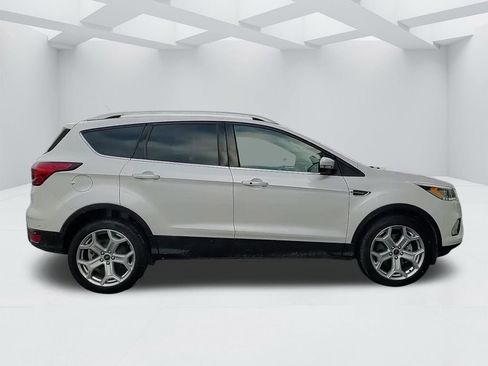 Used 2019 Ford Escape Titanium image 4