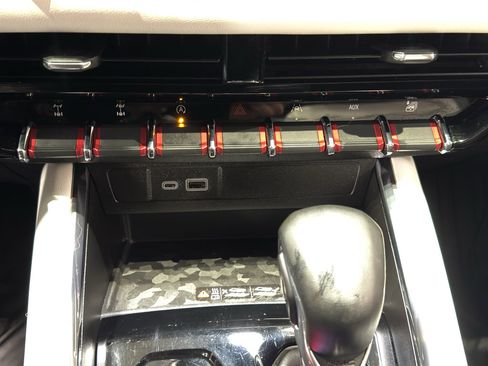 Used 2024 GMC Canyon AT4X image 32