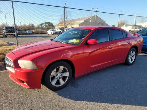 Used 2012 Dodge Charger SE image 3
