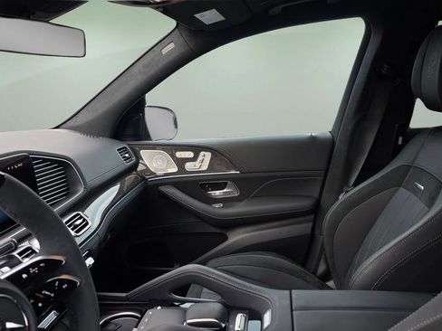 Used 2025 Mercedes-Benz GLS 63 AMG 4MATIC image 22