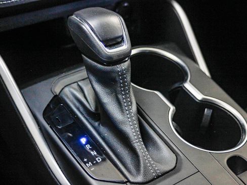 Used 2022 Toyota Highlander XLE image 19