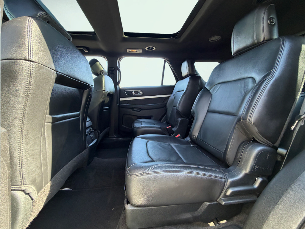 Used 2017 Ford Explorer XLT w/ Equipment Group 202A FWD image 56