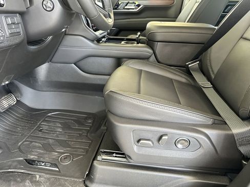New 2026 GMC Yukon Denali w/ Denali Reserve Package AWD/4WD image 14