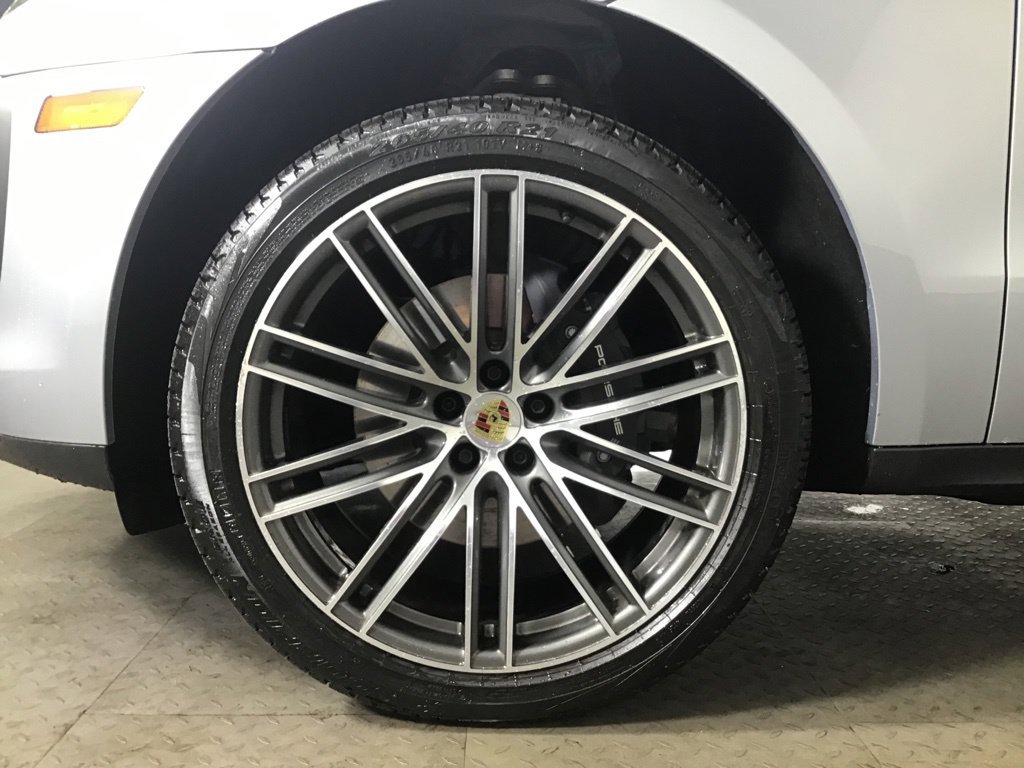 Certified 2026 Porsche Macan AWD/4WD image 10