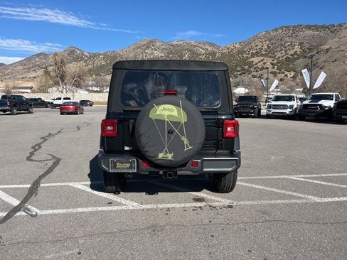 Used 2024 Jeep Wrangler Sport S image 5