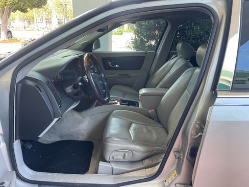 Used 2006 Cadillac SRX w/ Seating Package image 23