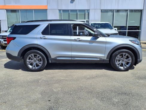 Used 2025 Ford Explorer Active w/ Active Comfort Package AWD/4WD image 6