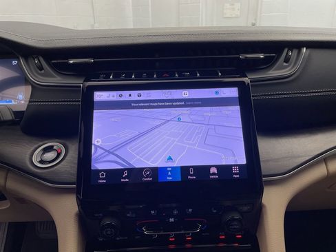 New 2025 Jeep Grand Cherokee Limited w/ Luxury Tech Group II image 15