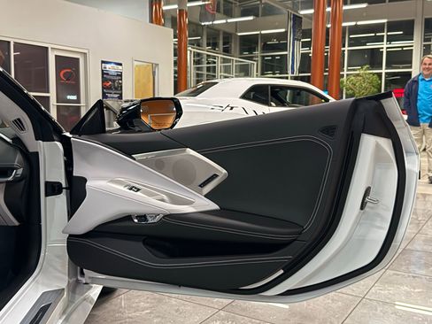 Used 2024 Chevrolet Corvette Stingray Premium Conv w/ Z51 Performance Package image 19