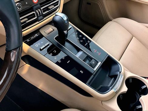 Used 2025 Porsche Macan image 30