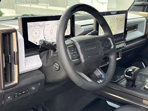 Used 2024 GMC Hummer EV 2X w/ Extreme Off-Road Package image 9