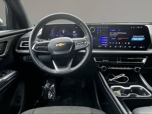 Used 2025 Chevrolet Traverse LT AWD/4WD image 8