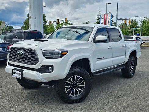 Used 2022 Toyota Tacoma TRD Sport w/ Black Out Package (TMS) AWD/4WD image 1