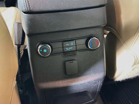 Used 2017 Ford Explorer XLT w/ Equipment Group 202A AWD/4WD image 29