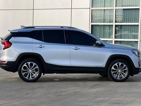 Used 2021 GMC Terrain SLT image 3