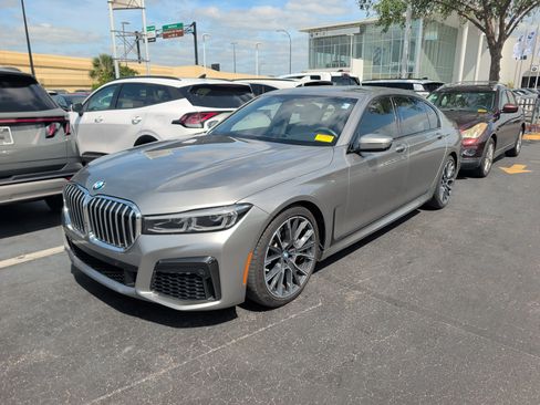 Used 2020 BMW 740i w/ M Sport Package image 3