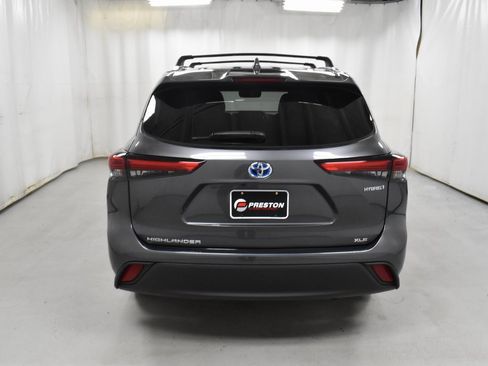Used 2020 Toyota Highlander XLE image 6