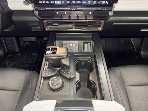Used 2025 GMC Hummer EV 2X image 12