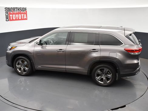 Used 2017 Toyota Highlander Limited Platinum image 32