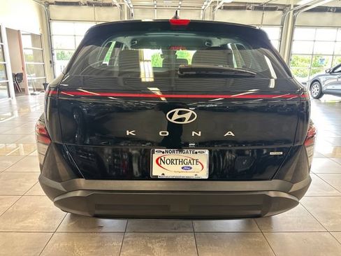 Used 2025 Hyundai Kona SE AWD/4WD image 12