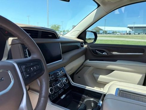Used 2023 GMC Yukon Denali AWD/4WD image 16