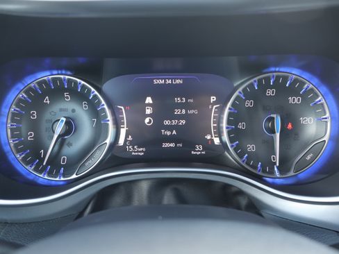 Used 2025 Chrysler Pacifica Limited FWD image 33