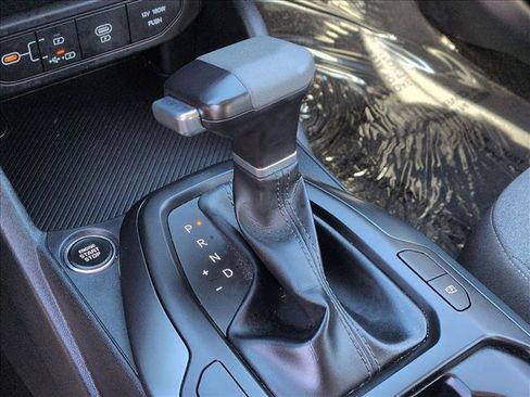 Used 2025 Kia K4 LXS image 12