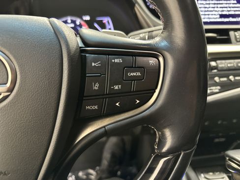 Used 2019 Lexus ES 300h Ultra Luxury image 20